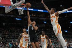 NBA roundup: Spurs overcome 24-point deficit, down Hawks