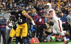 Defensive TDs lift Steelers to another home win over Browns